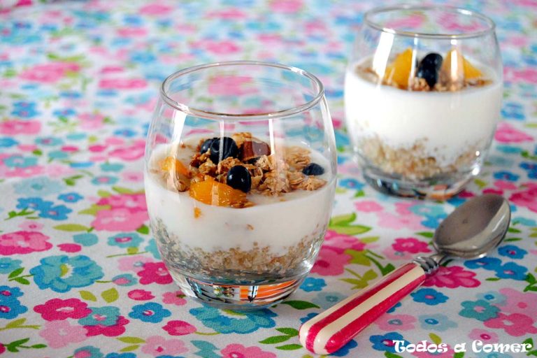 Vasitos de Quinoa con Yogur Griego