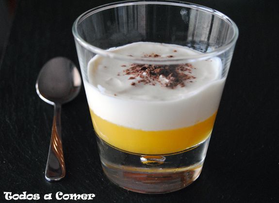 Vasitos de Gelatina de Naranja con Yogur