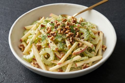 Ensalada de Apio y Manzana Crujiente con Yogur y Limon