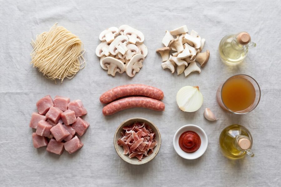 Fideos Nº 4 con Setas, Longaniza y Solomillo en Caldo Aromático