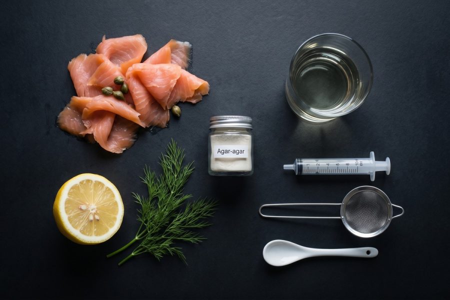 Salmón Ahumado en Cuchara con Caviar de Limón y Eneldo