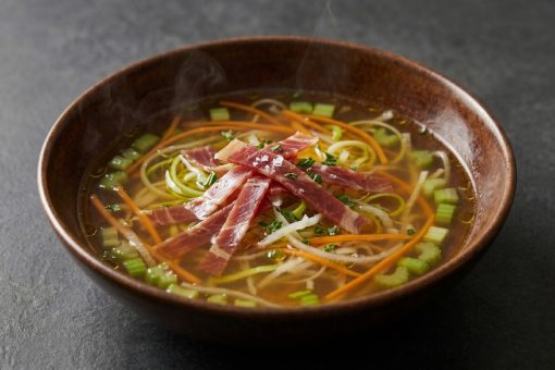 Sopa Juliana con Ibericos y Verduras de Fondo Suave